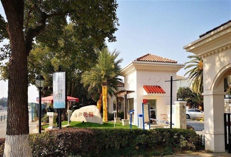 物业中心玫瑰湾联排纯毛坯两个阳台北进门南花园看房方便