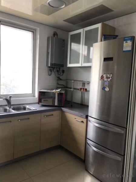 山湖苑五区，4楼顶带阁楼，楼下3室2卫，楼上2室1卫，带大晒台，225万