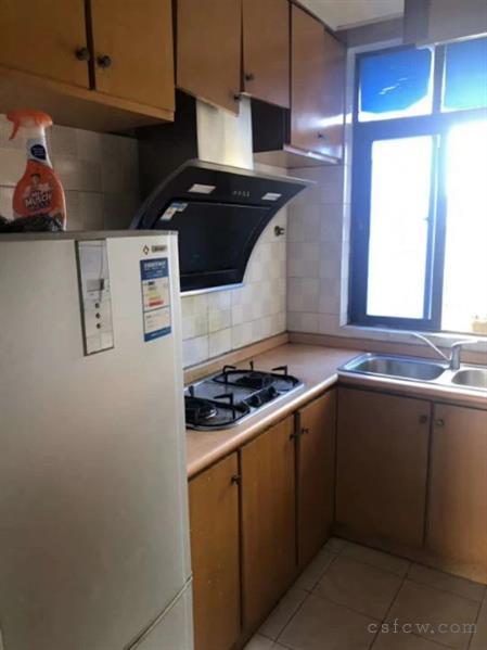 漕泾五区，83平，3室1卫，黄金楼层满两年名额有带15平方车库195万