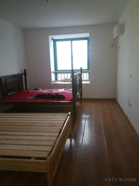 金山苑简装3房2卫基本设施2000元