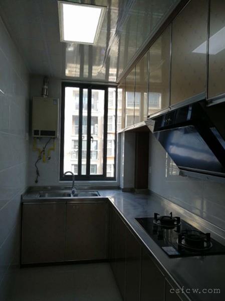 金山苑四区精装修2房设备齐全2400元