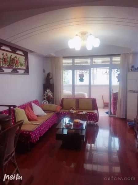 锦荷佳苑117平朝南汽库35平满2年有名额210万3房2卫