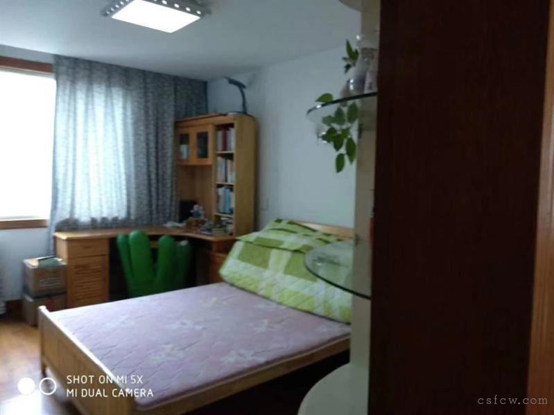 漕泾二区，63平，精装，好楼层164万价格好谈，满两年，