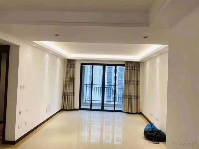 虞悦豪庭，118平，3室2卫，精装修，300万，满两年，名额有，带车位，黄金楼层