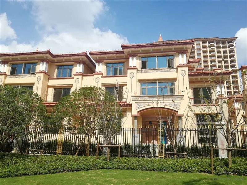 ！好房来了·凤凰湖景区！湖畔御园联排别墅一期现房满2年