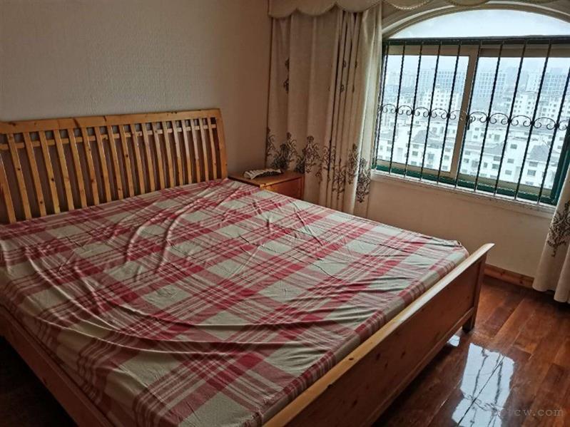 明日星城城欣园，140平，4房2厅2卫，2700月租，精装