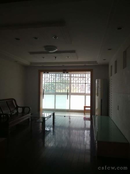 锦荷佳苑128平朝南自库28平精装修满2年218万