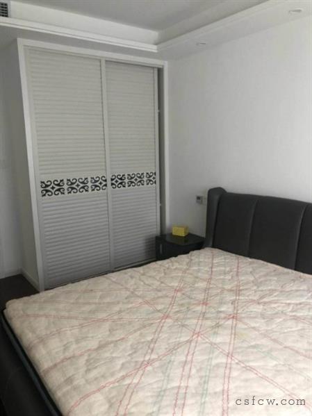 星宝花园，豪装，3室1卫，2800元/月