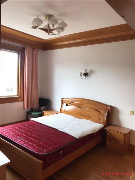 漕泾二区3楼二室一厅装修清爽2000元/月