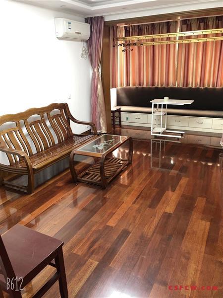 三里桥黄金楼二室一厅装修新2000元/月