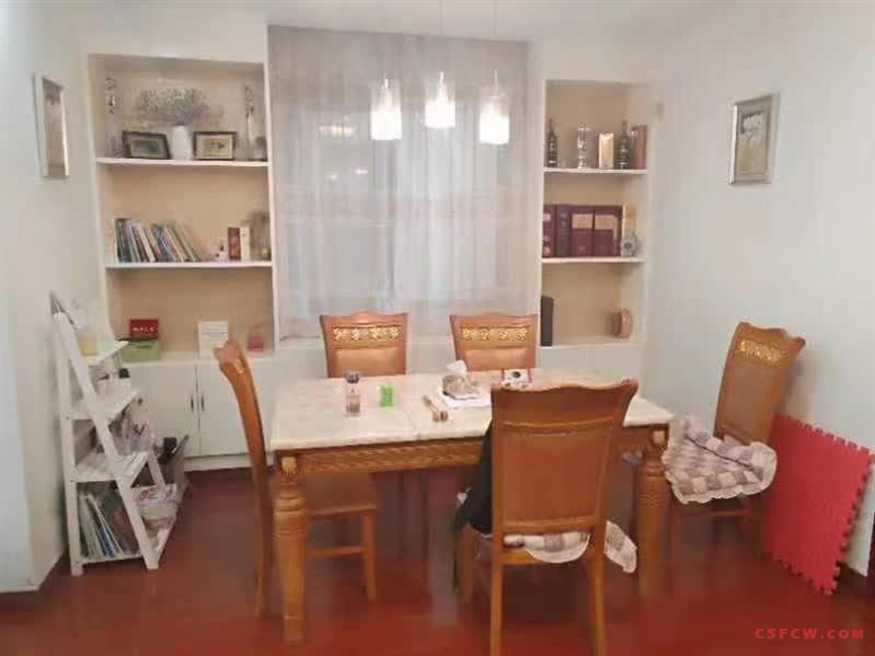 世茂二期147平，精装满两年有名额可以打羽毛球的超大客厅）245万