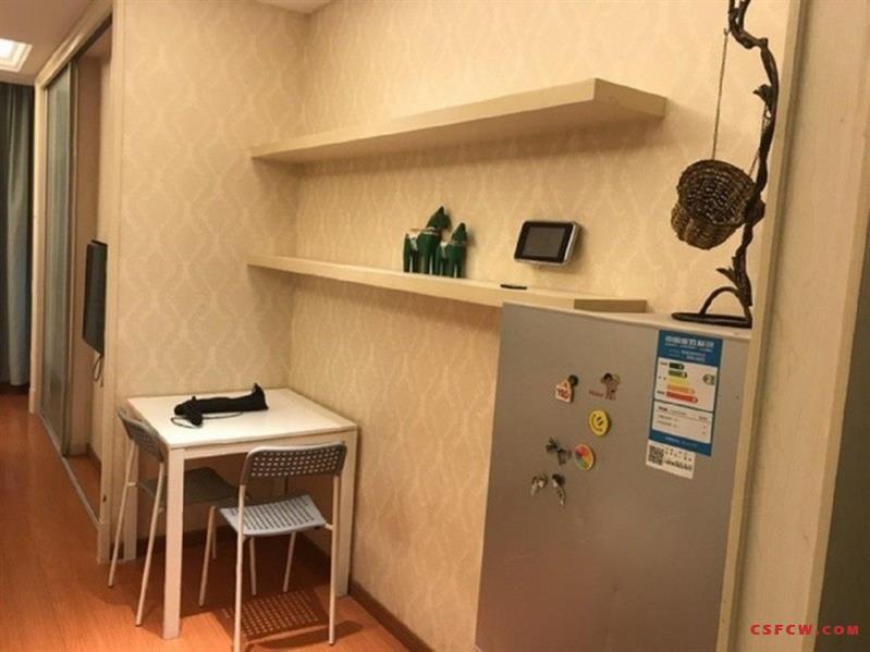 世茂75号公馆复式朝北2房2厅2卫精装修设施齐全2000月有照片