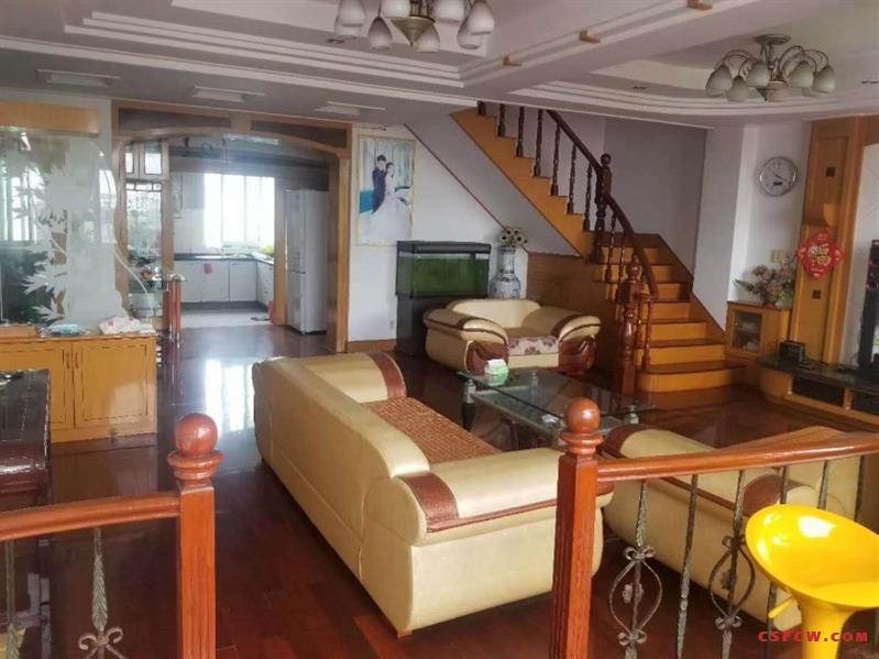 c新加坡花园南区4一5跃层式190平，有阁楼大晒台，东边套，车库25平，398万