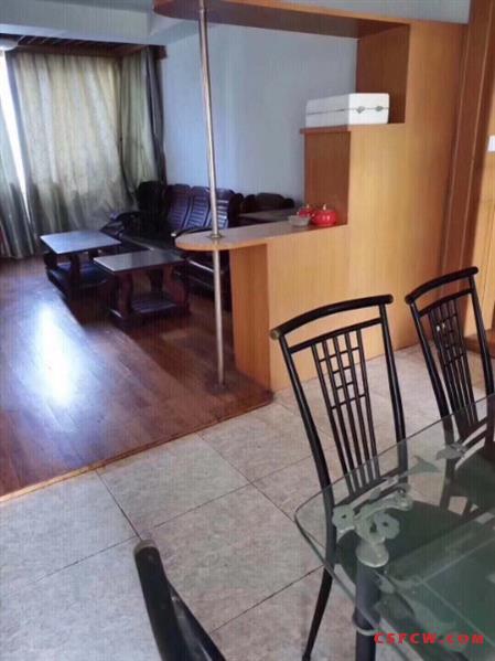 琴枫苑，3室2卫，装修清爽2200元/月