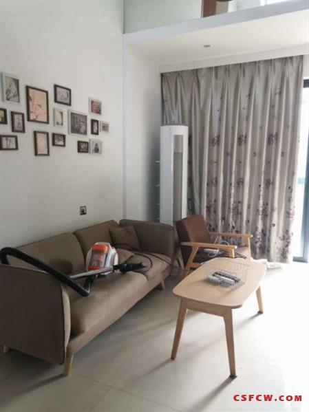 c龙门村顶带阁80平加阁楼30多平，带大晒台，三房二卫，满二年，四年级，145万