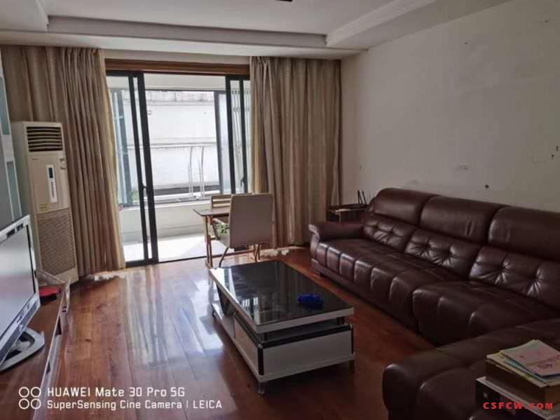 虞山国际花园100平方，2室2厅1卫，2楼，精装修，2600元/月