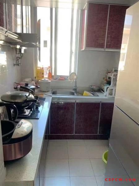 五星二区65平精装修，客通阳户型黄金楼层满两年九月份高一，135万