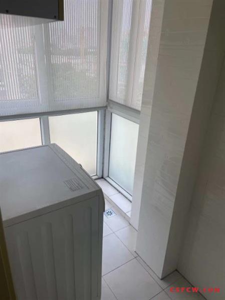 新加坡中心花园96平米2800元/月精装修3室2厅1卫