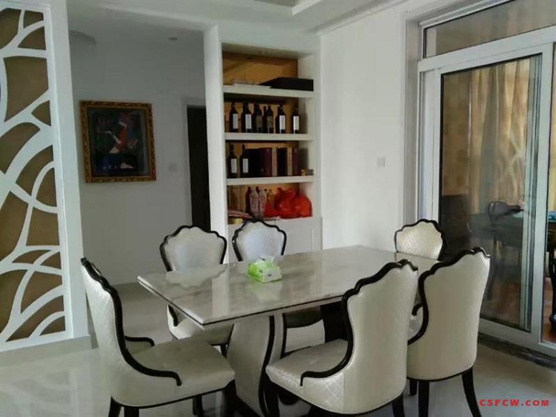 c望虞花园，洋房精装，115平，3房2卫，3开间朝南，可上学，满2年，160万