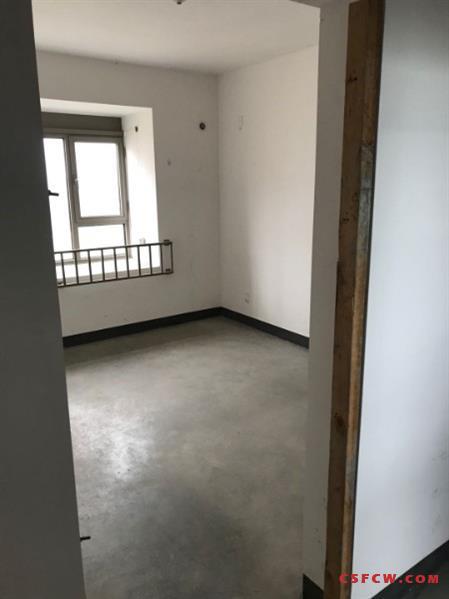 c金茂四季花园，140平，全新毛坯，3房2厅2卫，钻石楼层，215万，可上学