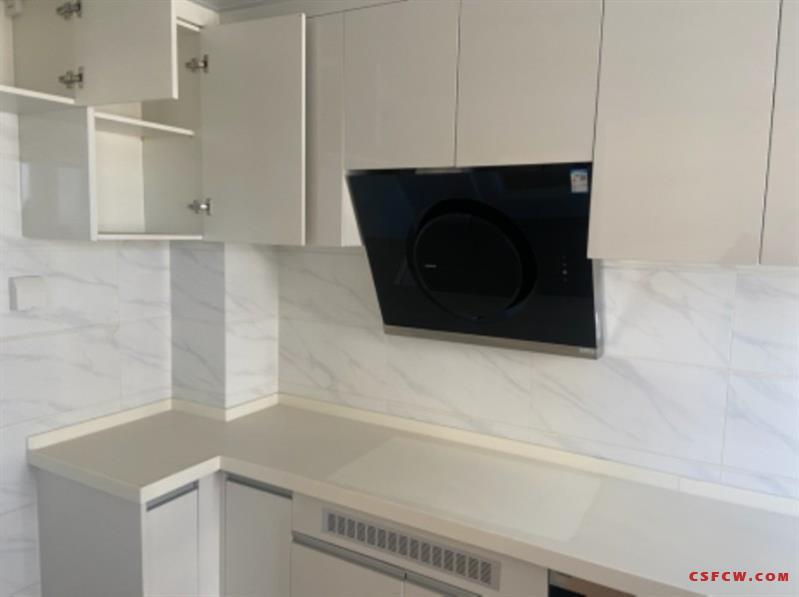 出租：柏悦华府144平4房2卫全新家具4200元\月