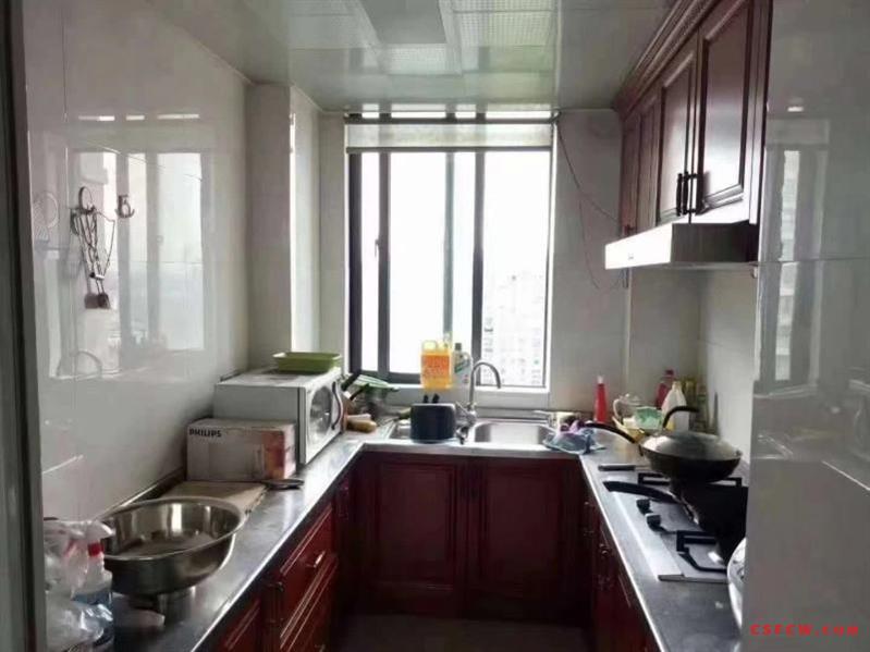 衡泰国际花园，小高层3室2卫，精装修，335万，满5唯一，能上学