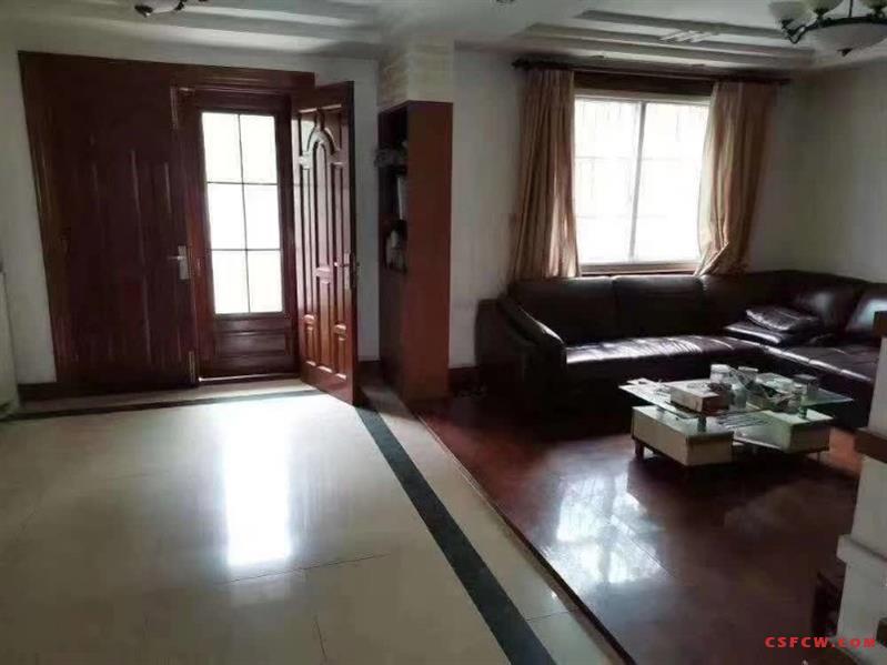 湘江苑联体别墅，188平，精装修，院子大风水好，名额有满两年498万