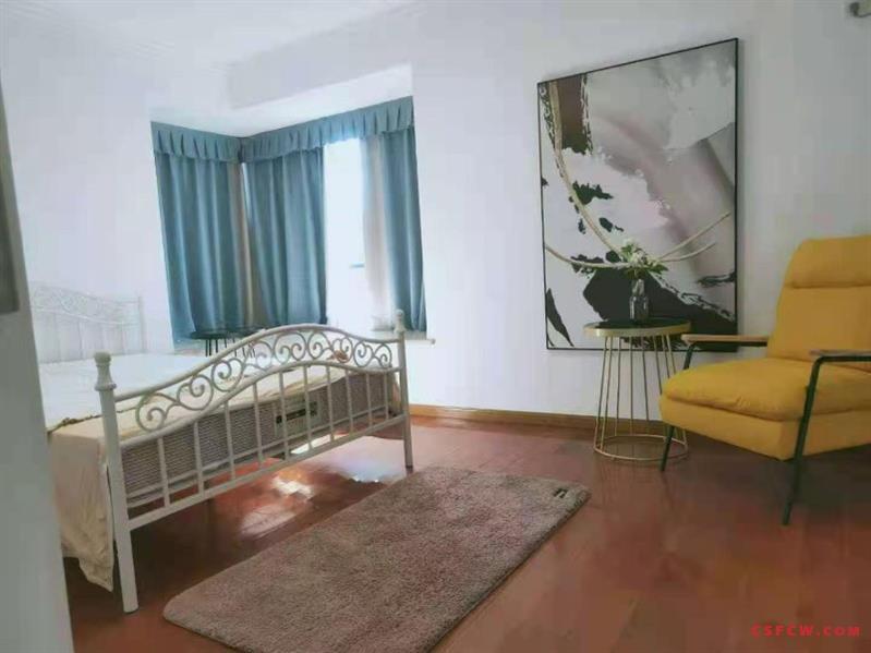 c明珠佳苑，两室两卫，115平，送车位，送有单独房产证的15平方车库，260万