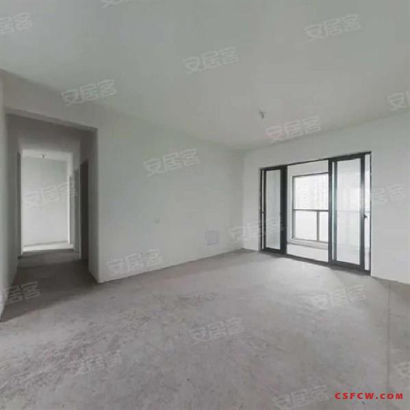 c新城香溢璟庭底楼带地下室带40平院子110平，满两年，有名额，308万