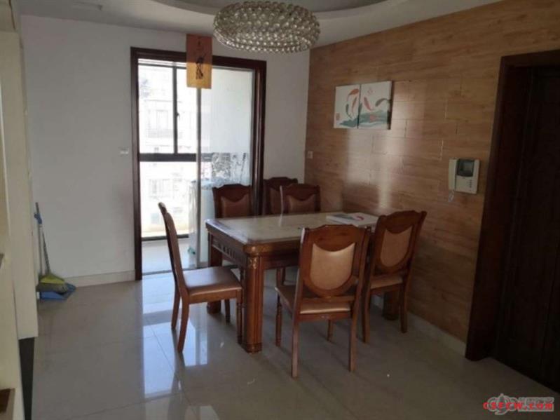 c瑞仕花苑，顶加阁215平，4房2卫，满5年，有名额，送汽车库