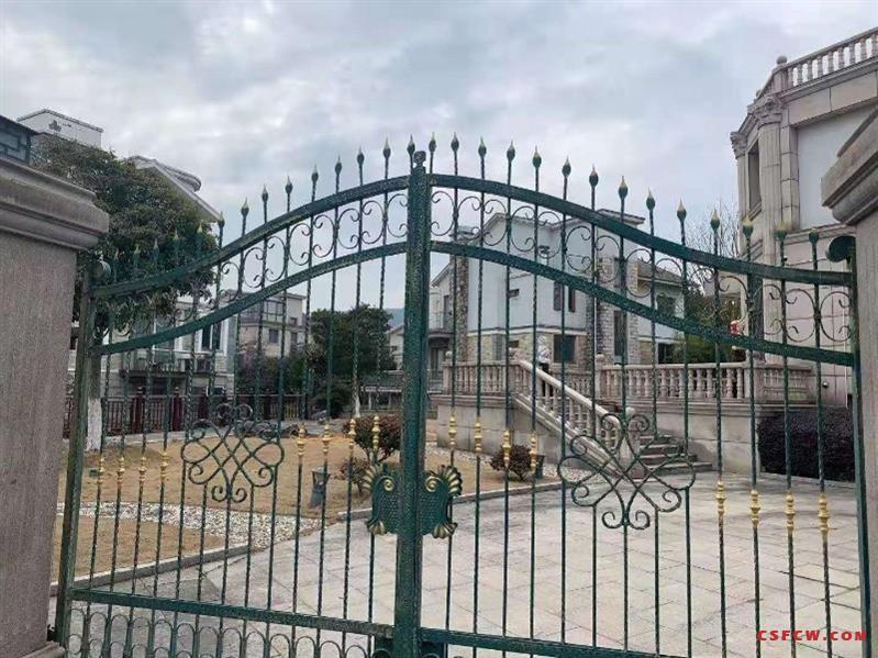 c碧云山庄，291平方，带地下室，1380万，简装，位置好，带前后大院子