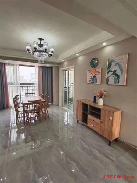 c龙蟠佳苑，140平，精装，3-2-2，满二年有名额，钻石楼层，带车位，268万