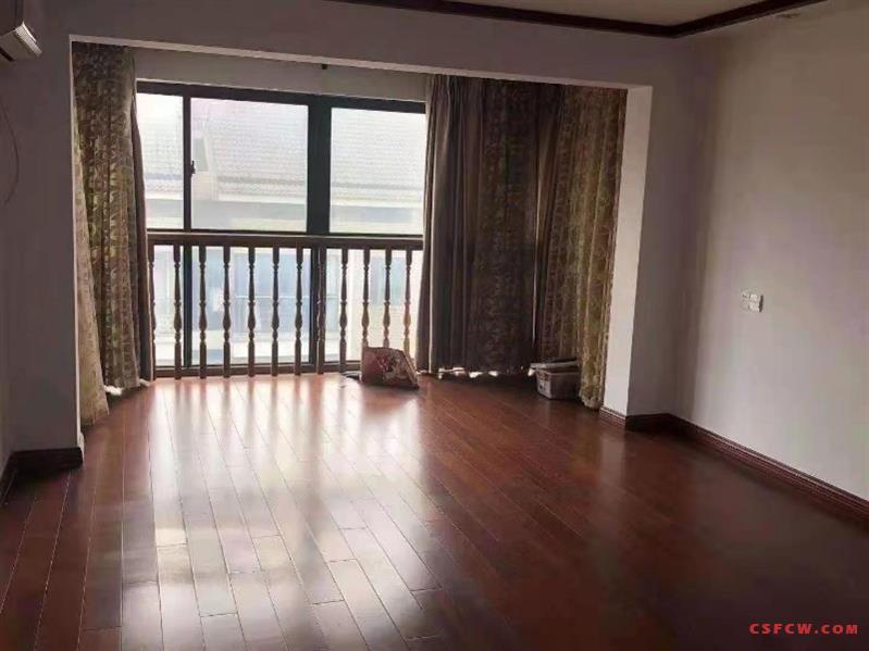 c瑞仕花园，115115平，顶带阁，320万精装，带30平车库，晒台，满2年