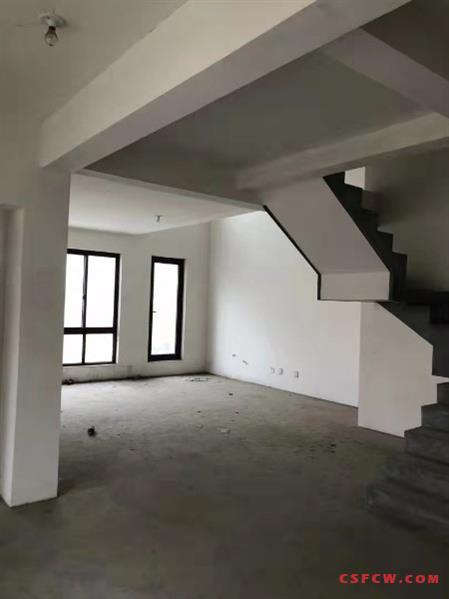 c衡泰国际花园5—6叠送阁楼216平有电梯全新毛坯680万，带汽车库