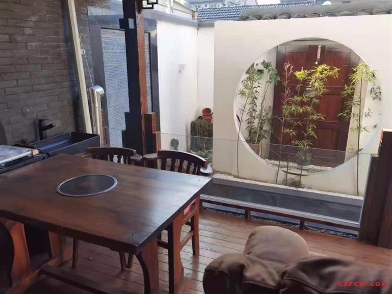 c青龙巷73平，3开间朝南，石梅小学学区院子30平，全新装修，售208万