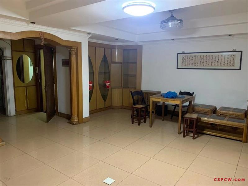 c常福二区，1-2叠加，产证165平，精装5房2卫，带院子，满2年可上学330万