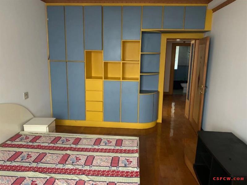 c一院旁稀缺独门独院别墅产证155平，上下两层半，院子大，满2年，248万