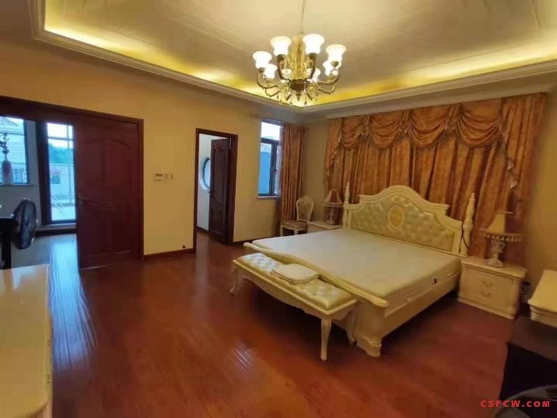 虞景山庄，联排别墅，340平，满二年，有名额，带双车库，1000万