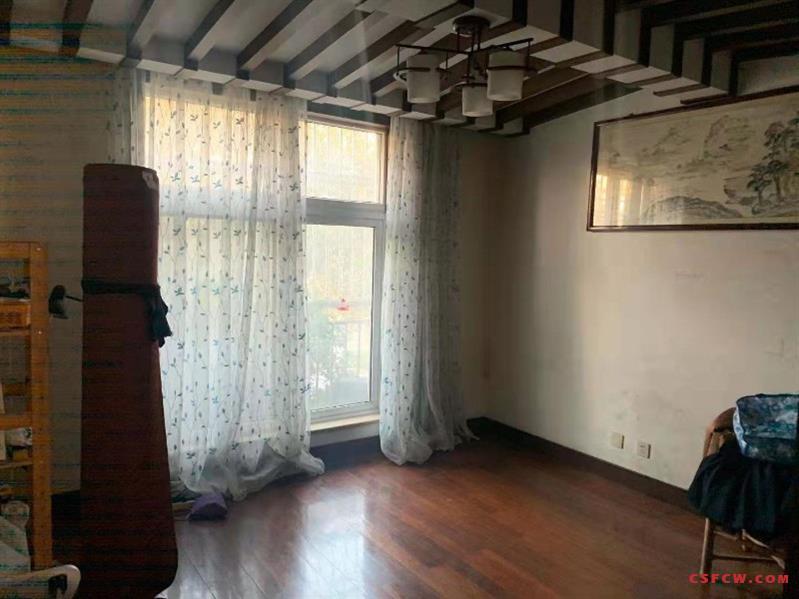 c兴裕园一跃二，带大院子，155平，精装4室3卫，满二年，有名额，395万