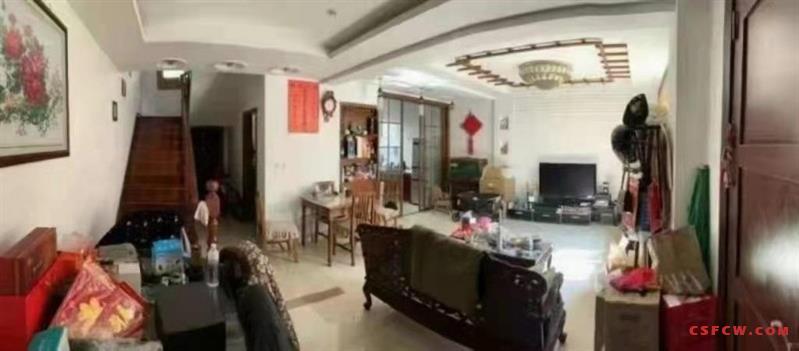 榆树坊联排，精装，4室3卫160平，435万，带院子15平，阁楼50平