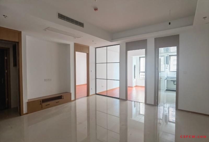 世茂片-凤凰城精装首租2房1厅2900元/月