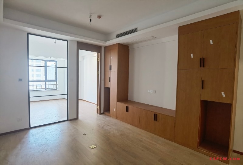 世茂75号派公馆，凤凰城全新精装62㎡，72万诚售，可直接入住