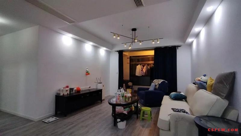 琴湖壹号，3室2厅2卫，143平，精装，低楼层，全天采光，满2年，230万