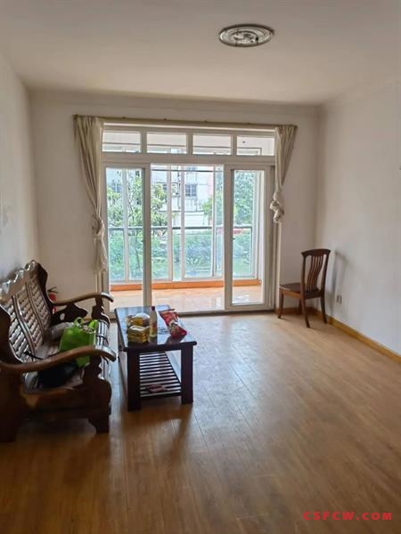 锦荷佳苑，2跃3层，5室3厅3卫，196平，简装，汽车库40平，满2年，288万