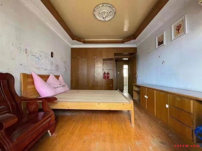 漕泾新村三区简装好房2房/2厅/1卫朝南65平米145万