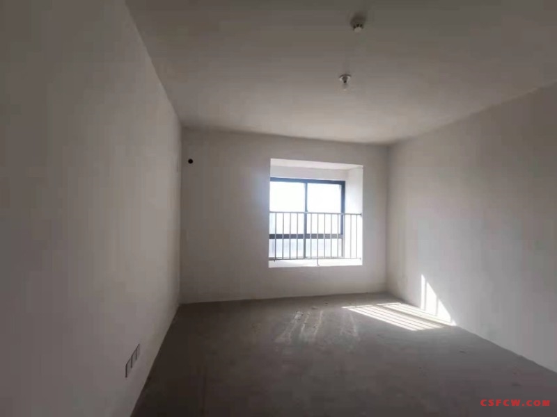 常客隆信一隆庭28楼毛坯好房3房/2厅/2卫朝南142平米226万