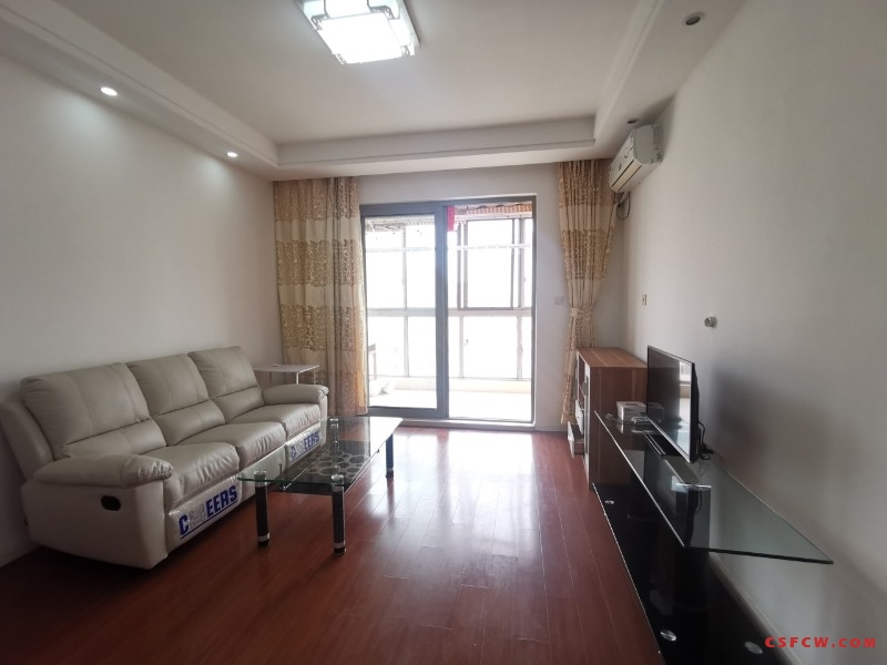 世茂三期世纪尚城26楼精装好房2房/2厅/1卫朝南90平米200万