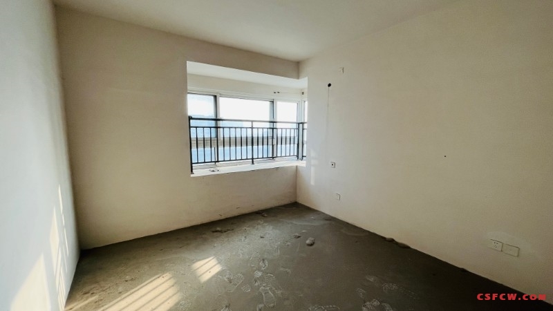 铂克花园毛坯好房3房/2厅/2卫朝南134平米205万