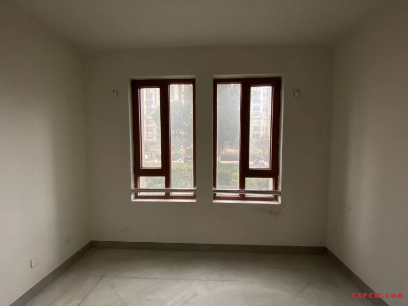 琴湖壹号毛坯好房4房/2厅/2卫朝南180平米260万