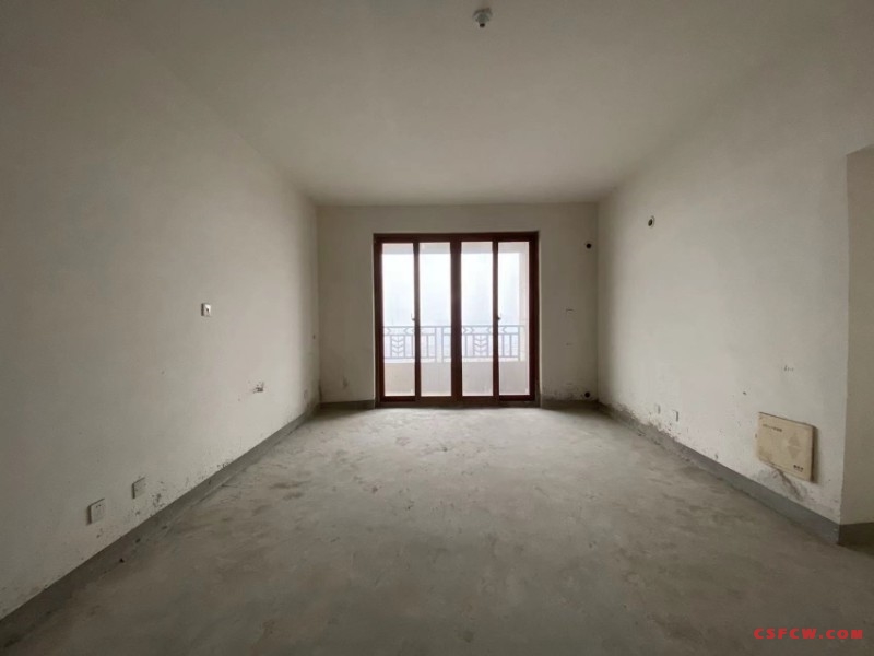 琴湖一号毛坯好房3房/2厅/2卫朝南140平米270万